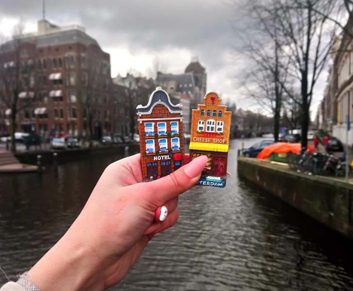 The Ultimate Shopping Guide: Finding Unique Souvenirs in Amsterdam